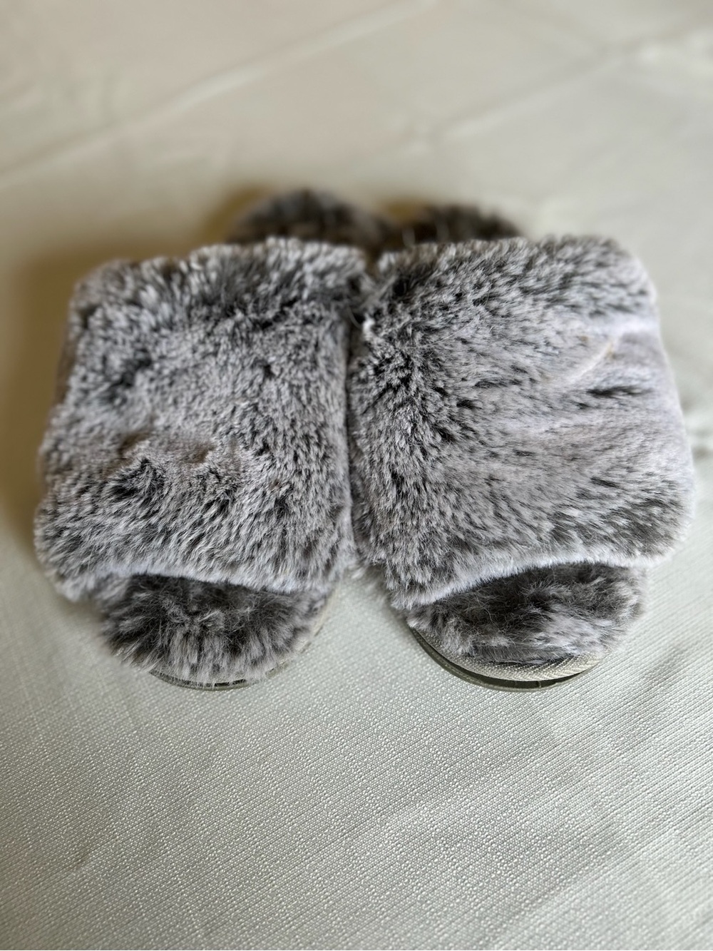 Plush Faux Fur Slide Slippers in Gray